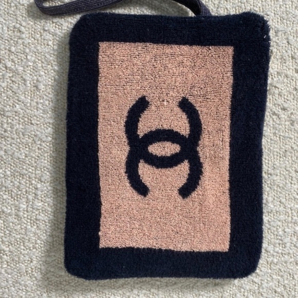 Authentic Chanel Coco Beach Set in Pink & Navy Bag Pouch & Towel - Picture 9 of 15